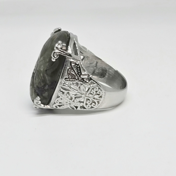 Hand Carved Malagasy Labradorite Dragon Flower Ring in Stainless Steel 11.65 ctw - Picture 3 of 4